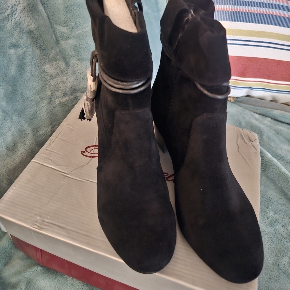 Breckelles Black Ankle Booties with Tassel Accent - Picture 7 of 10